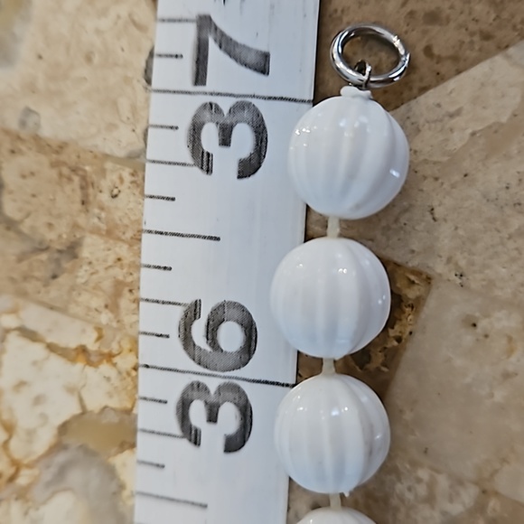 Sarah Cov Signed Necklace White Beaded Bead Long Ribbed Plastic Coventry Vintage - Picture 8 of 8